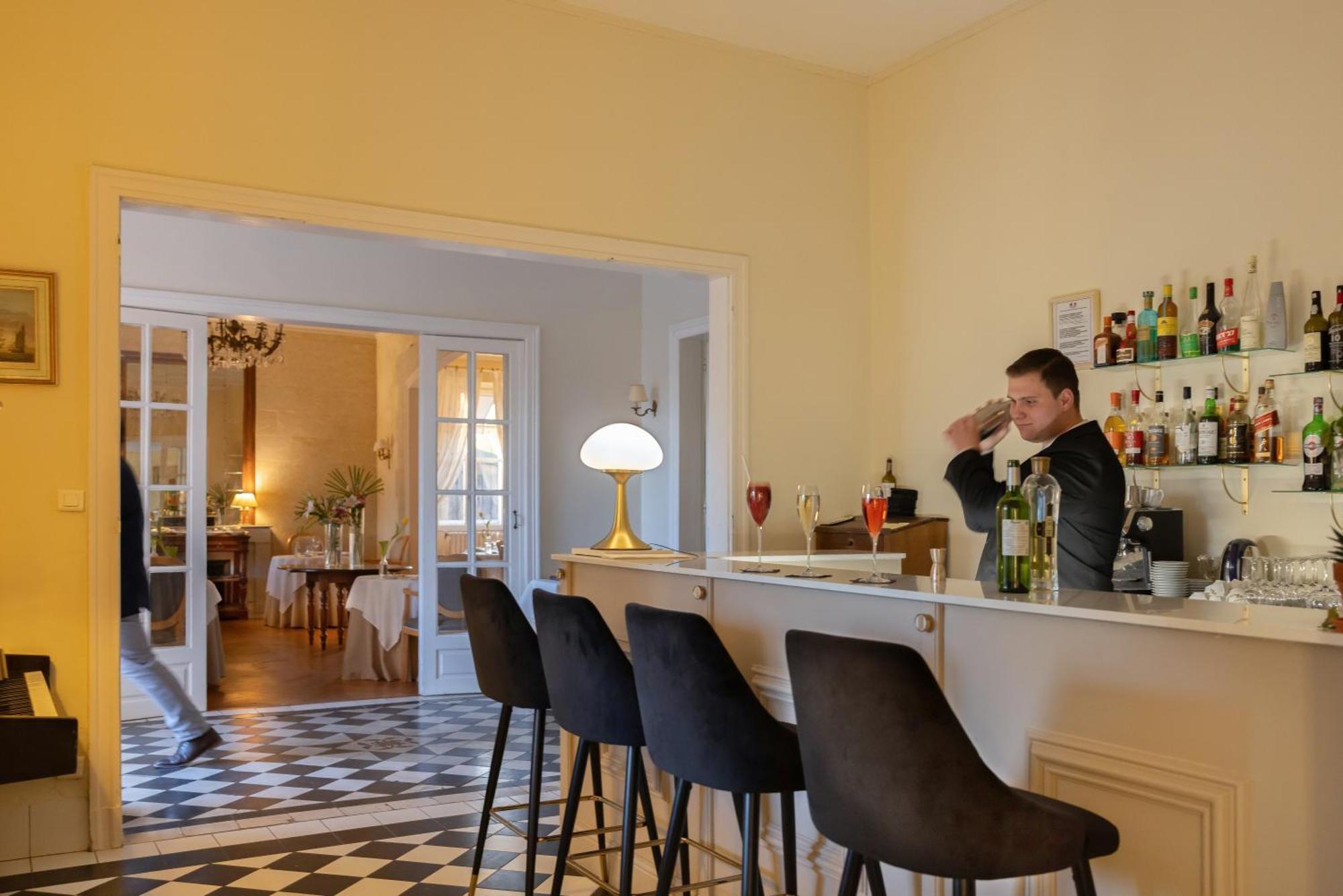 Logis Hotel Restaurant Chateau Bellevue Cazaubon Exterior foto