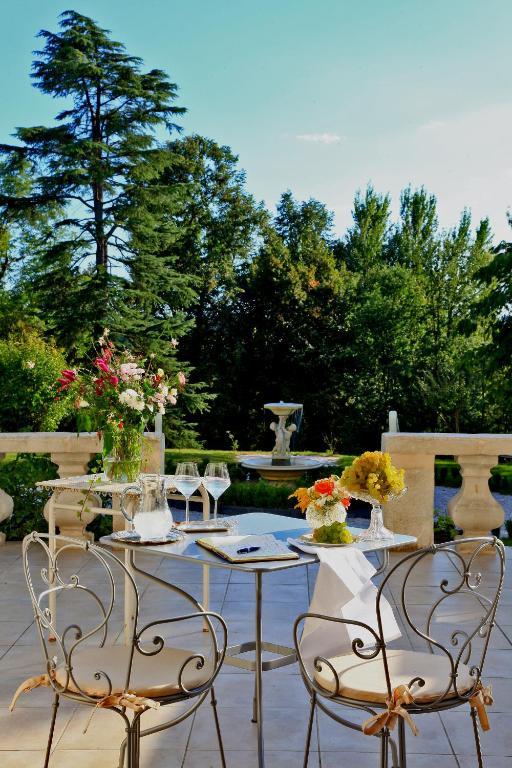 Logis Hotel Restaurant Chateau Bellevue Cazaubon Exterior foto