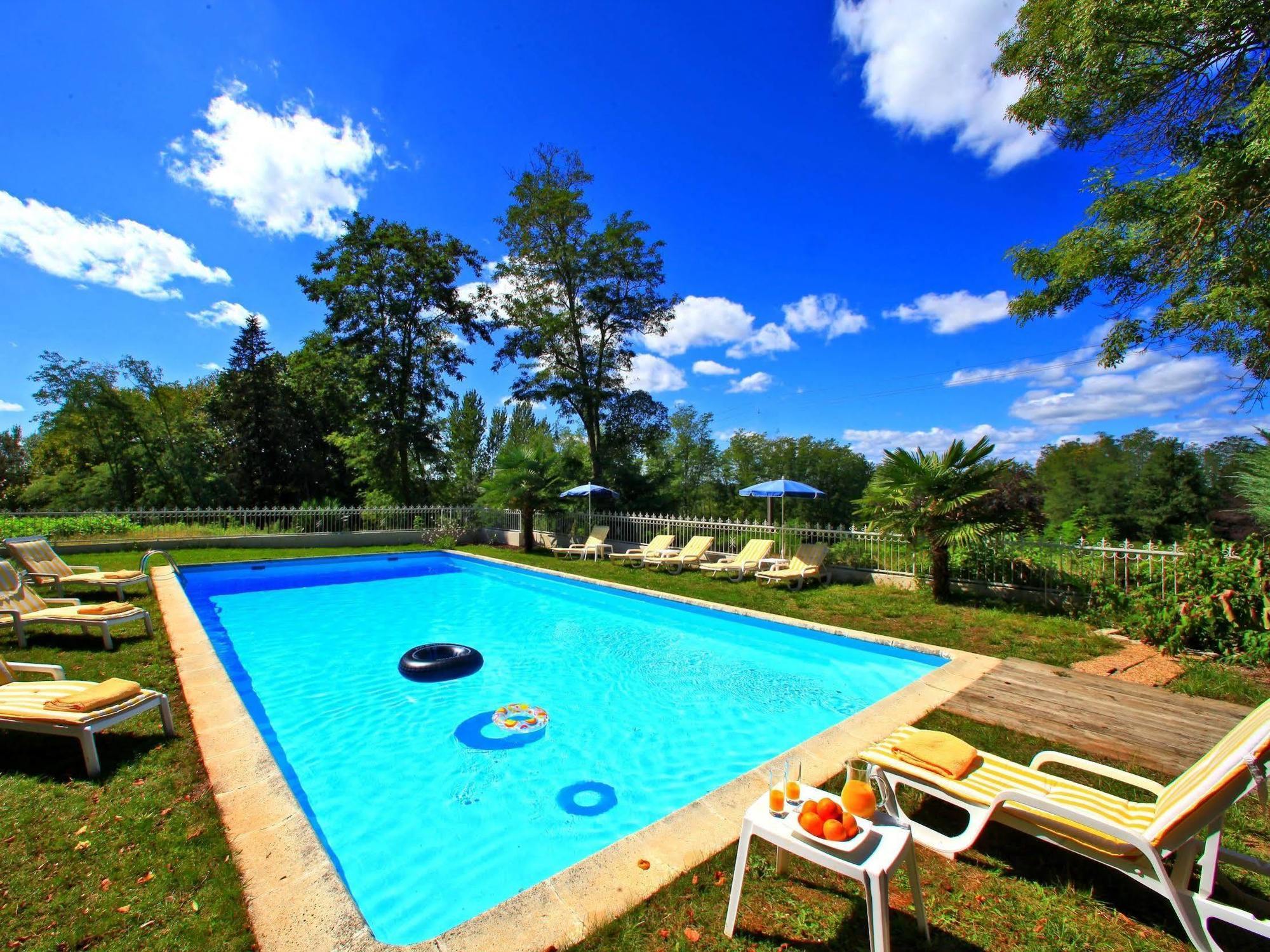 Logis Hotel Restaurant Chateau Bellevue Cazaubon Exterior foto